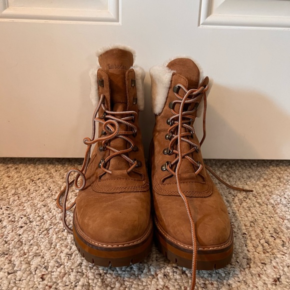 Timberland Sherpa Lined Women’s Boots - Picture 3 of 4